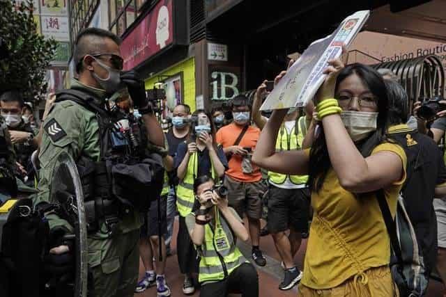 Detienen a decenas en Hong Kong en la fiesta nacional de China