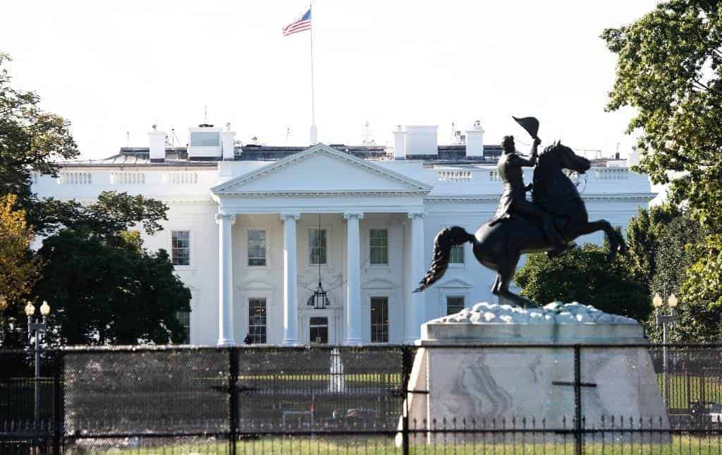 La Casa Blanca rastrea casos de Covid-19 tras positivo de Trump