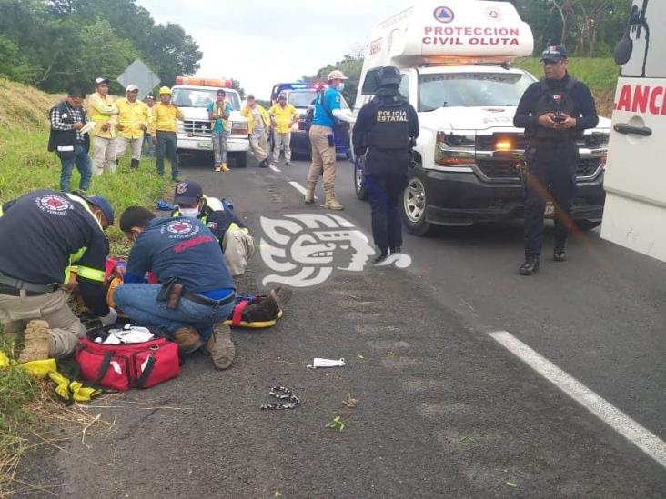 Tráiler arrolla a empleados de Capufe en autopista Acayucan-Minatitlán