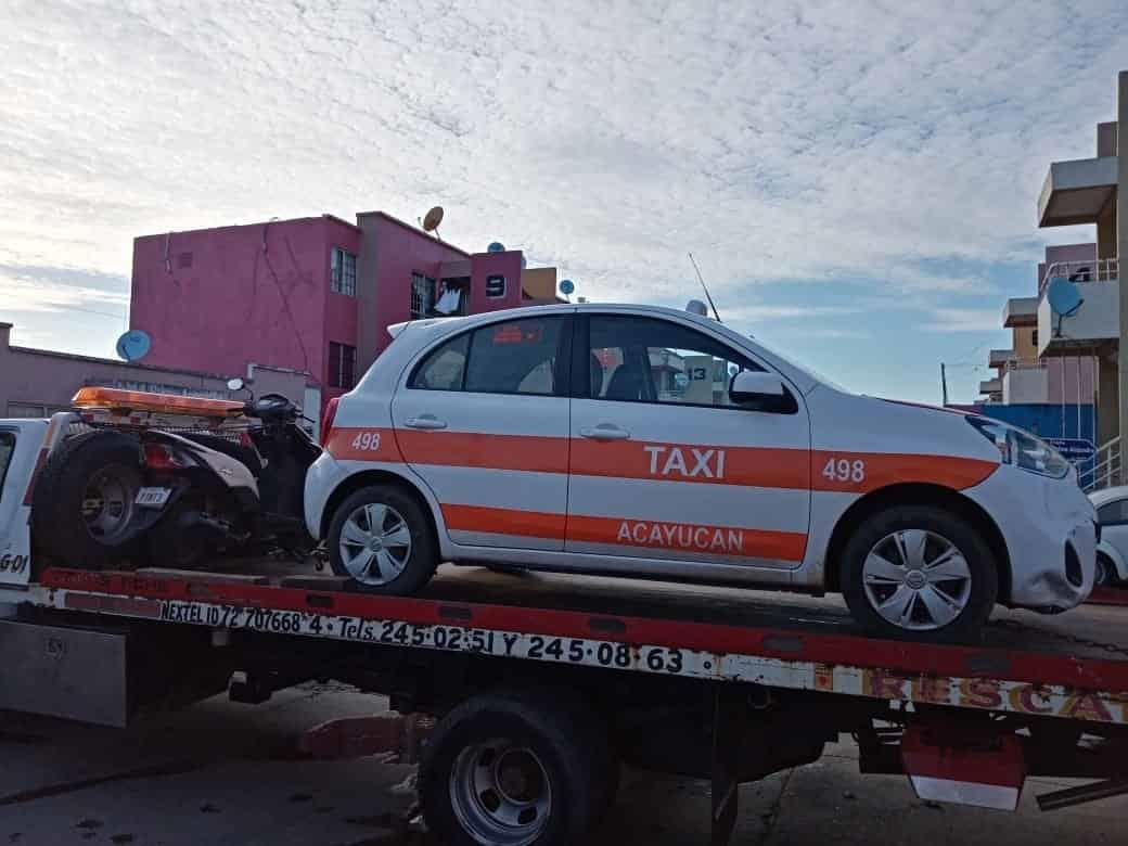 Taxista ebrio a punto de causar tragedia en Acayucan