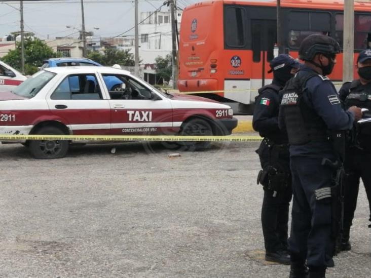 Atacan a balazos al conductor del taxi 2911 en Coatzacoalcos