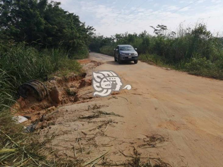 Deslaves en el tramo carretero Nanchital-Villa del Espíritu Santo