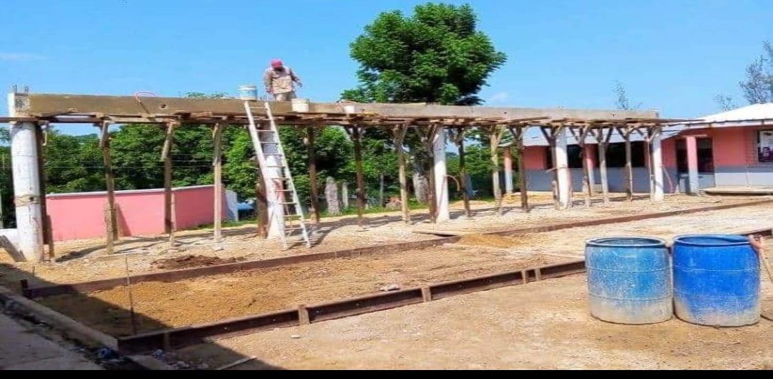 Avanzan obras de infraestructura educativa en zona rural de Minatitlán