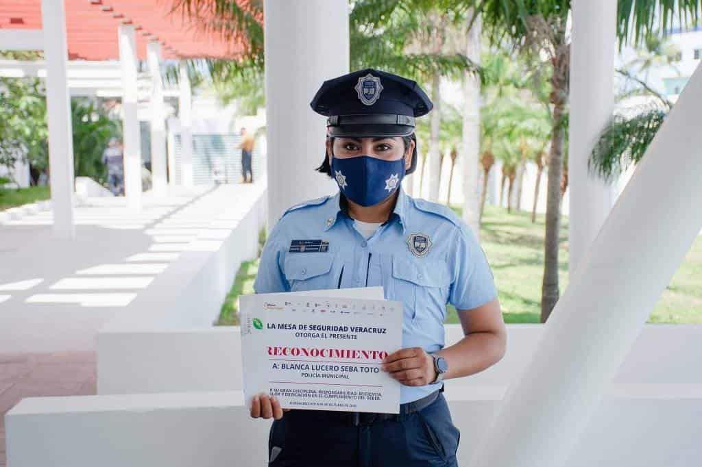 Galardona Boca del Río a mujer policía