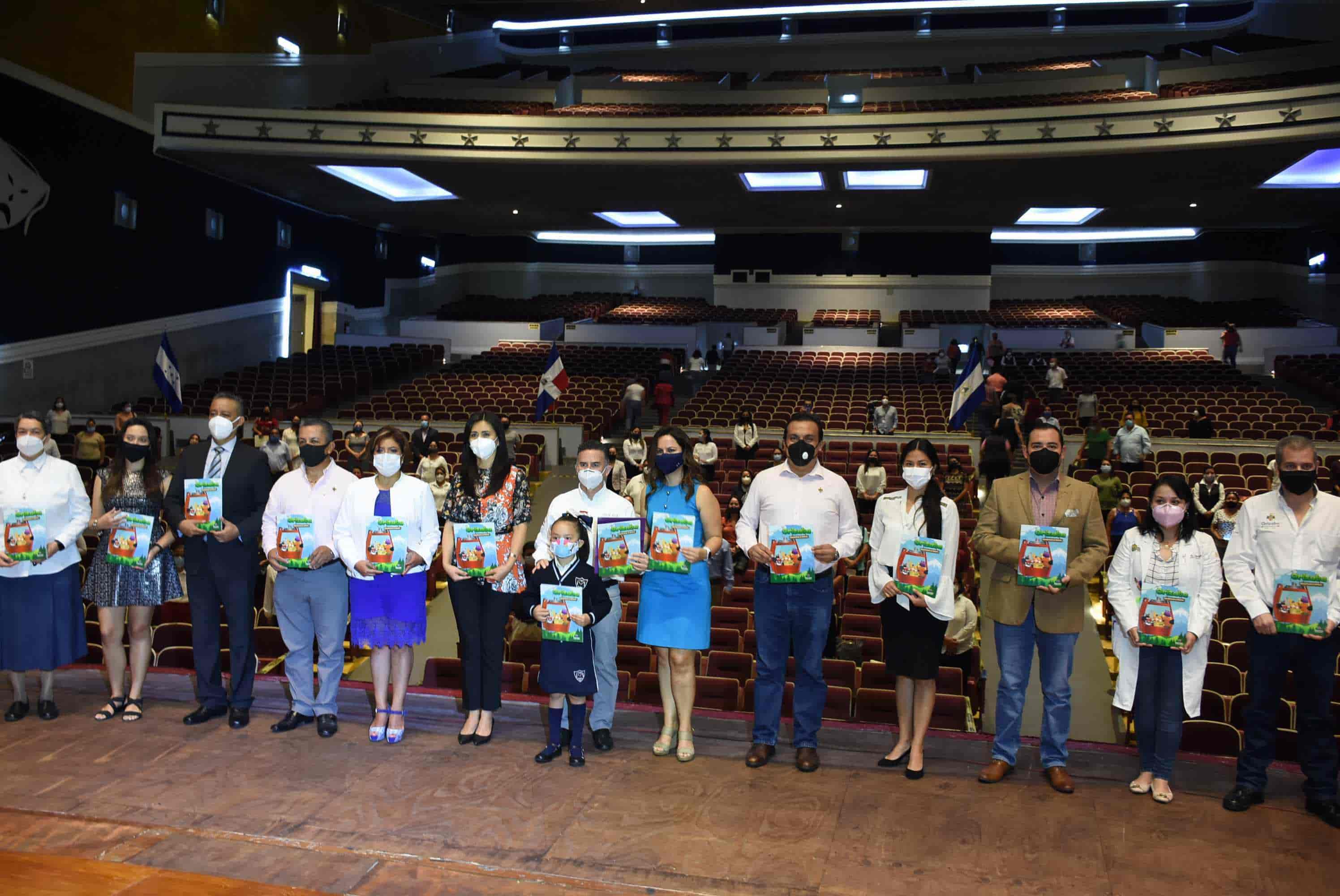 Entregan ejemplares del libro Orizaba, descubriendo su historia