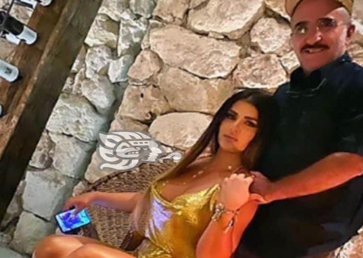 Novia de Vicente Fernández Jr. posa con shorts cacheteros