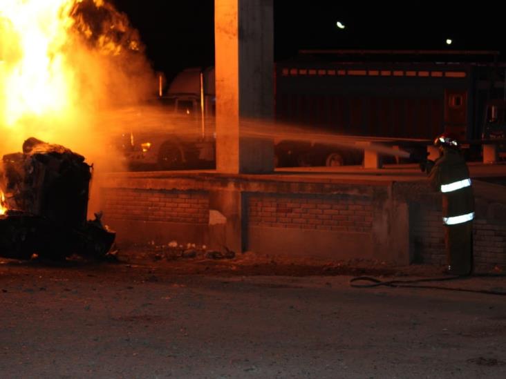 Se incendia tracto camión en Martínez de la Torre