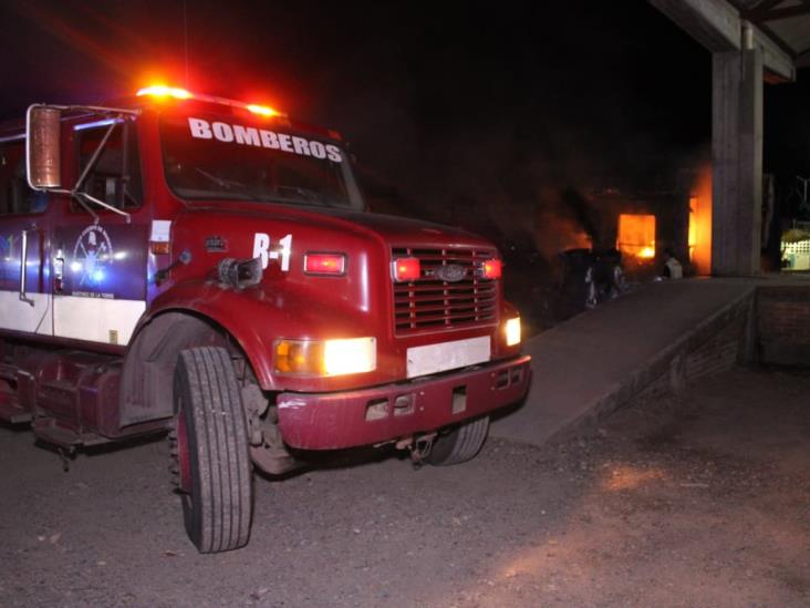 Se incendia tracto camión en Martínez de la Torre