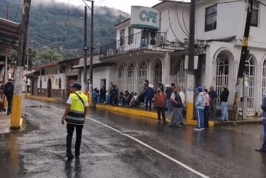 Por falta de luz, se quedan sin clases a distancia; truenan contra CFE