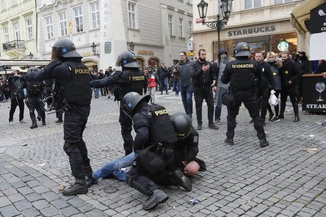 Violenta protesta en Praga por nuevas restricciones anti Covid