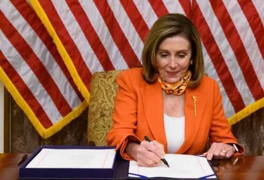 Pelosi confía lograr paquete de ayuda por Covid antes de elecciones