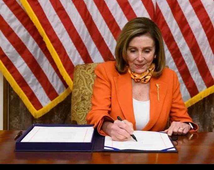 Pelosi confía lograr paquete de ayuda por Covid antes de elecciones