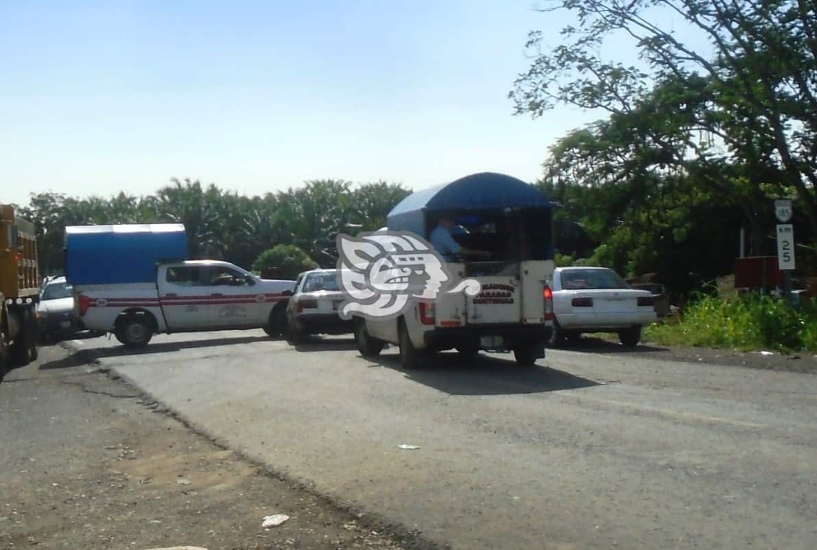 Trabajadores del Mixto Rural llegan a acuerdo con taxistas de Cosoleacaque