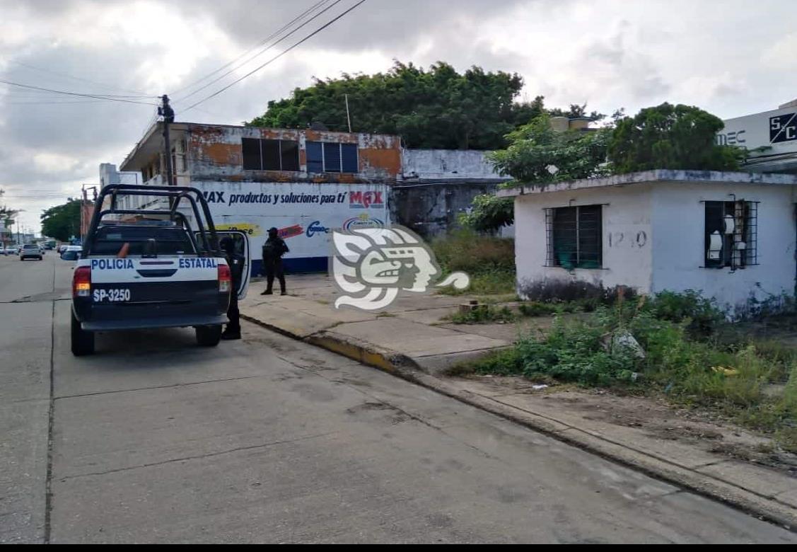 Hallan cuerpo putrefacto en un lote baldío de Coatzacoalcos