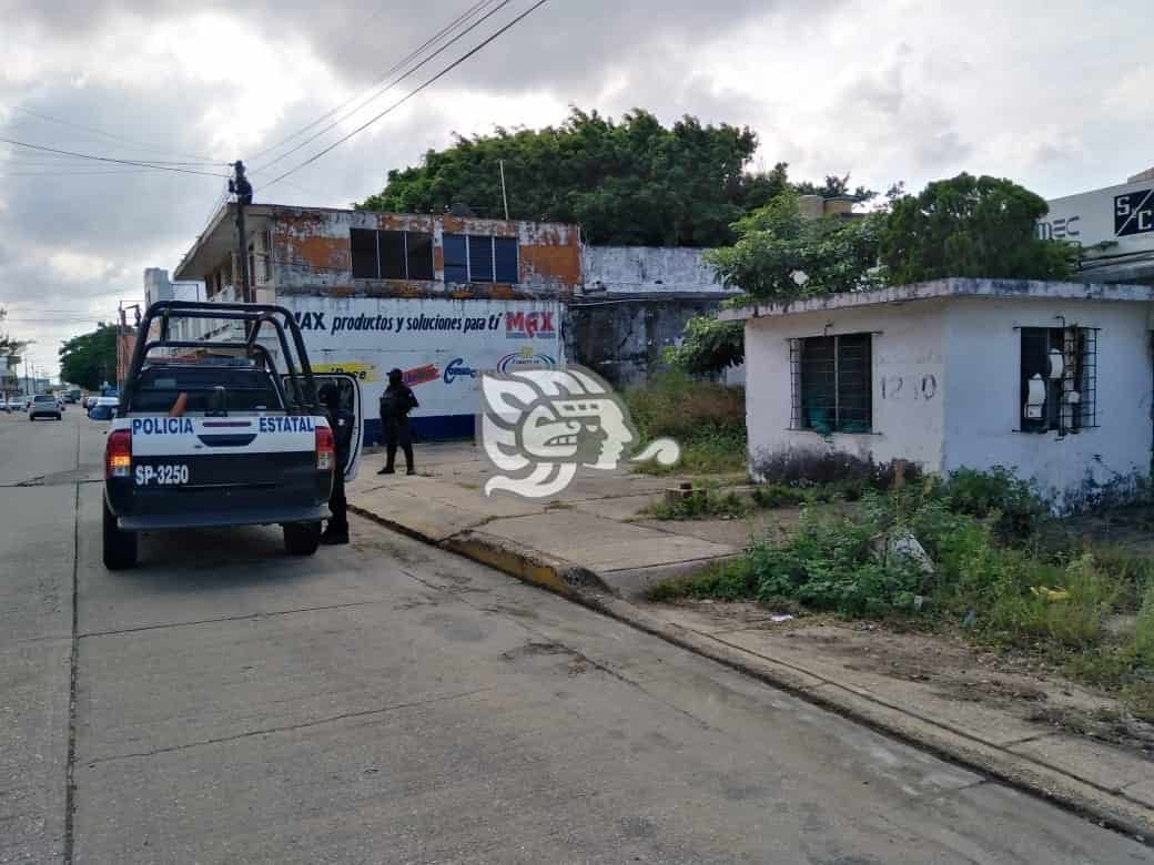 Hallan cuerpo putrefacto en un lote baldío de Coatzacoalcos