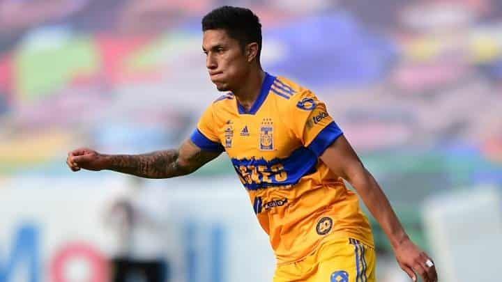 Carlos Salcedo se recupera del COVID-19 y se reintegra a entrenamientos