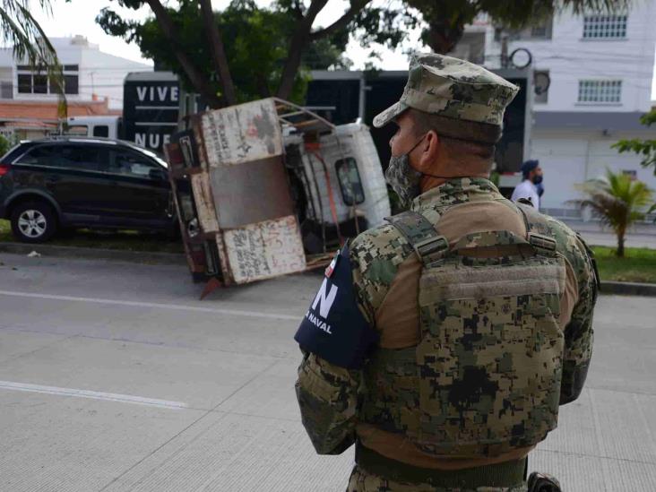 En Veracruz, vuelca camioneta repartidora de gas