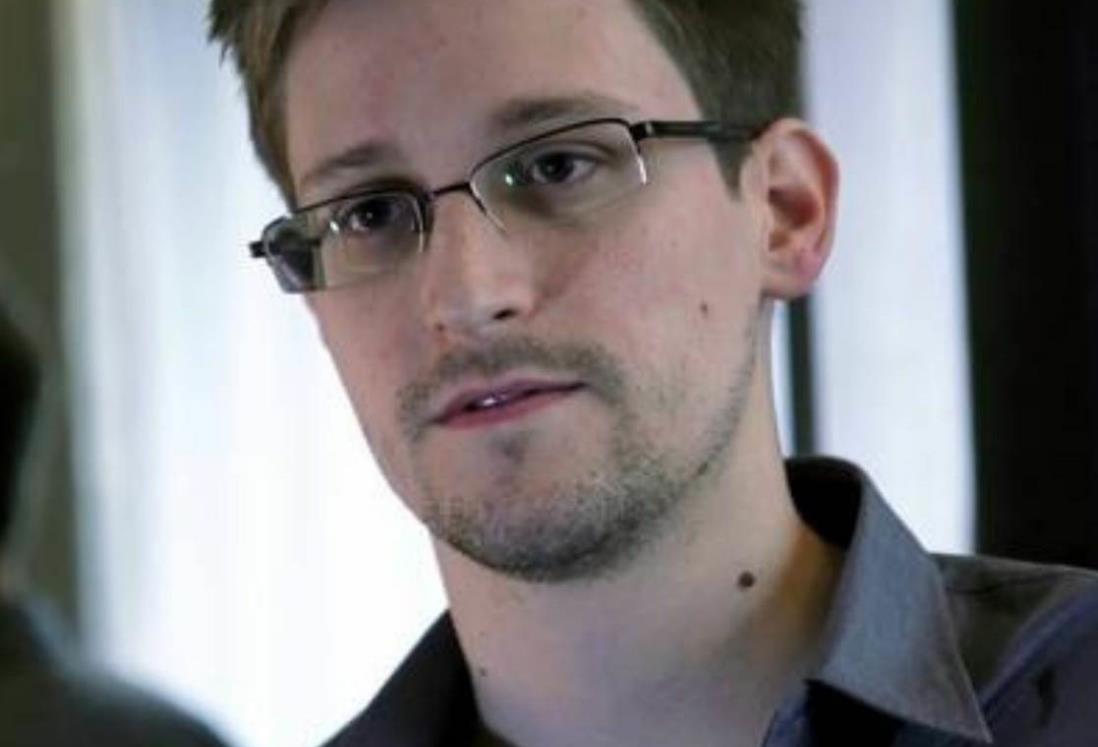 Otorga Rusia residencia permanente a Snowden