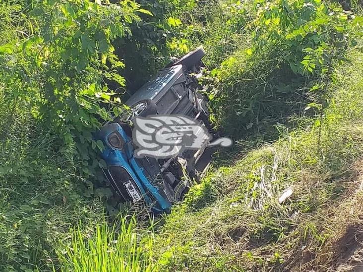 Se registra aparatosa volcadura en carretera federal Veracruz-Xalapa