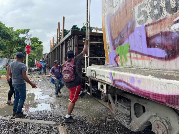 Pandemia ya no contiene paso de migrantes en Coatzacoalcos; deportan casi a 2 mil