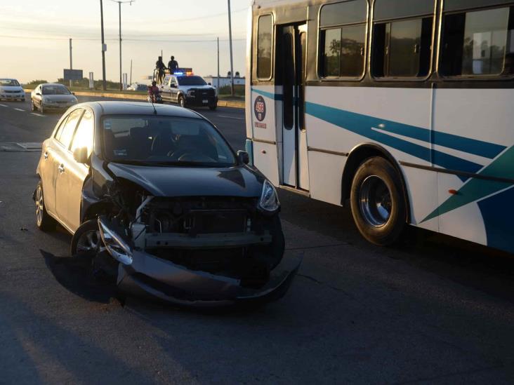 Se registra accidente en carretera federal Veracruz-Cardel; responsable se fuga