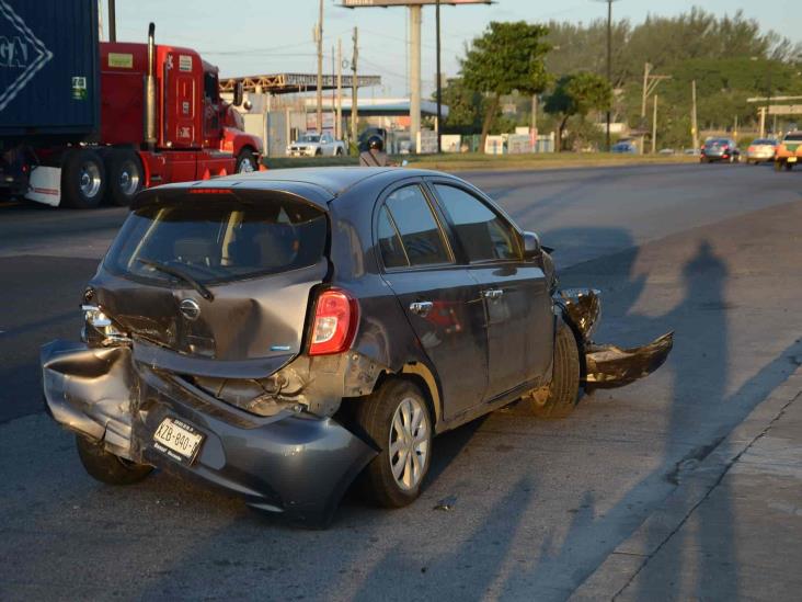 Se registra accidente en carretera federal Veracruz-Cardel; responsable se fuga