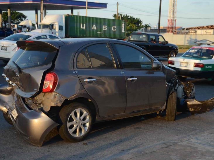 Se registra accidente en carretera federal Veracruz-Cardel; responsable se fuga