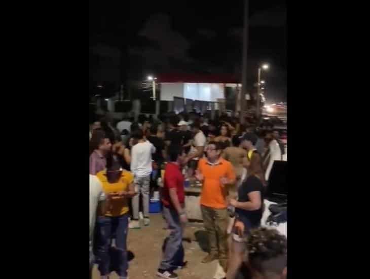 Fiesta, alcohol y golpes en el Malecón de Coatzacoalcos, en plena contingencia