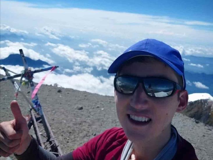 La mente bajo control es tu mejor amiga, dice joven de NL desde el Pico de Orizaba