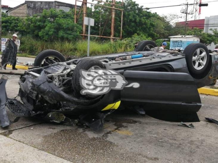 Vuelcan Mustang en el Crucero de la Muerte en Coatzacoalcos