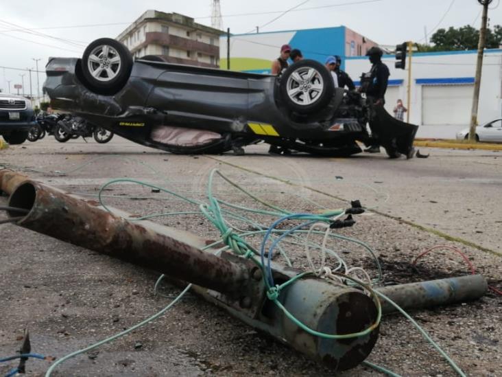 Vuelcan Mustang en el Crucero de la Muerte en Coatzacoalcos