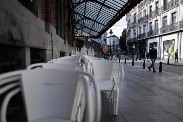 Aplica Bélgica nuevas restricciones contra el Covid-19 en semana crucial