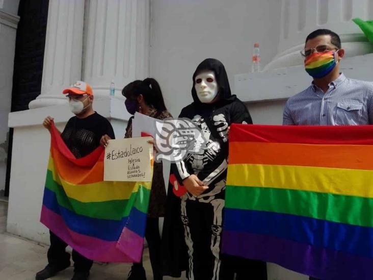 Comunidad LGBTI toma la Catedral de Veracruz