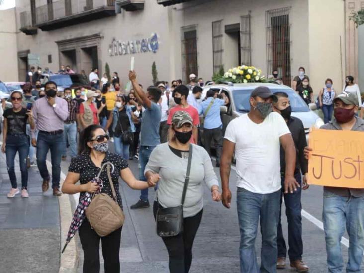 Protestan con féretro de joven golpeado por policías de Veracruz