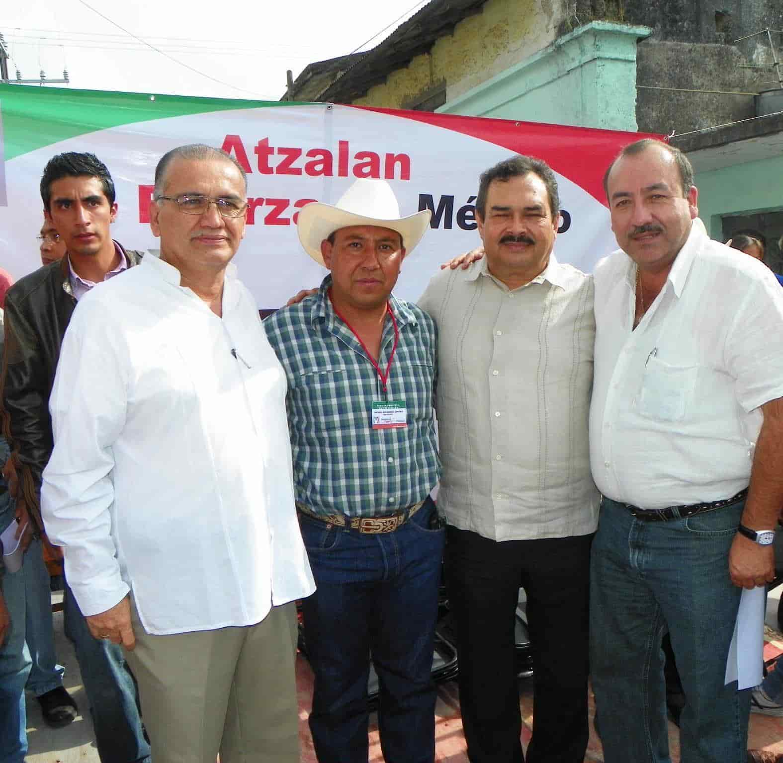 Atacan a ex alcalde de Atzalan; muere su acompañante