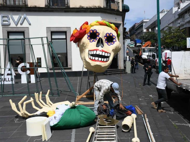 Catrinas monumentales adornan el centro de Xalapa