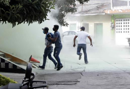 Protestan con féretro de joven golpeado por policías de Veracruz