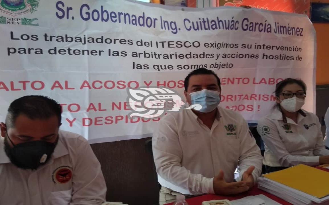 A pesar de tener cita, integrantes del SITITESCO denuncian desatención de la SEV