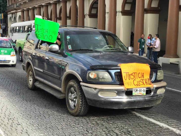 Protestan con féretro de joven golpeado por policías de Veracruz