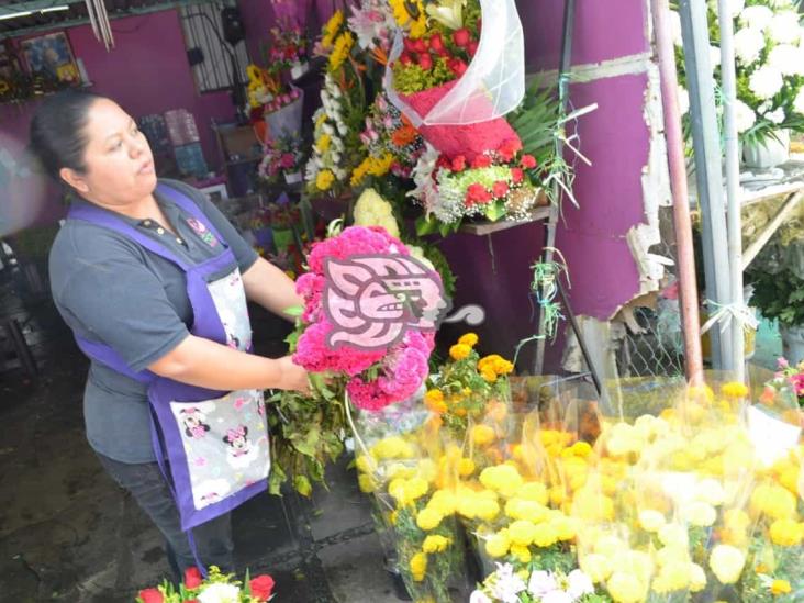 Prevén nula venta de flores por cierre de panteones