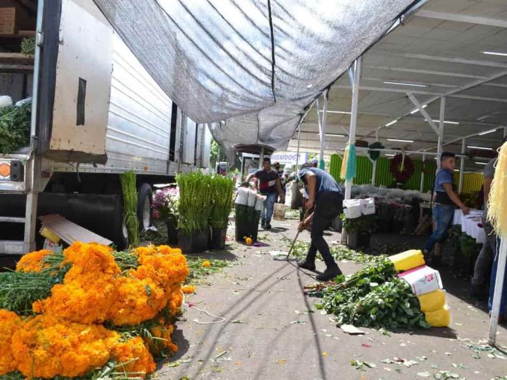 Prevén nula venta de flores por cierre de panteones