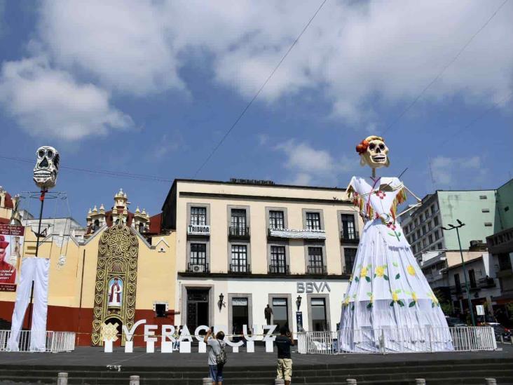 Xalapa: colocan Catrina para conmemorar a fallecidos por COVID-19