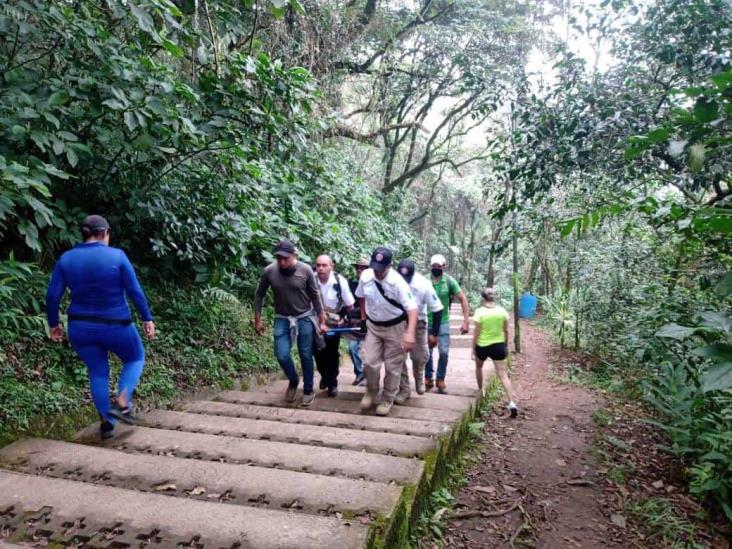 Rescatan a mujer en el Cerro del Borrego de Orizaba