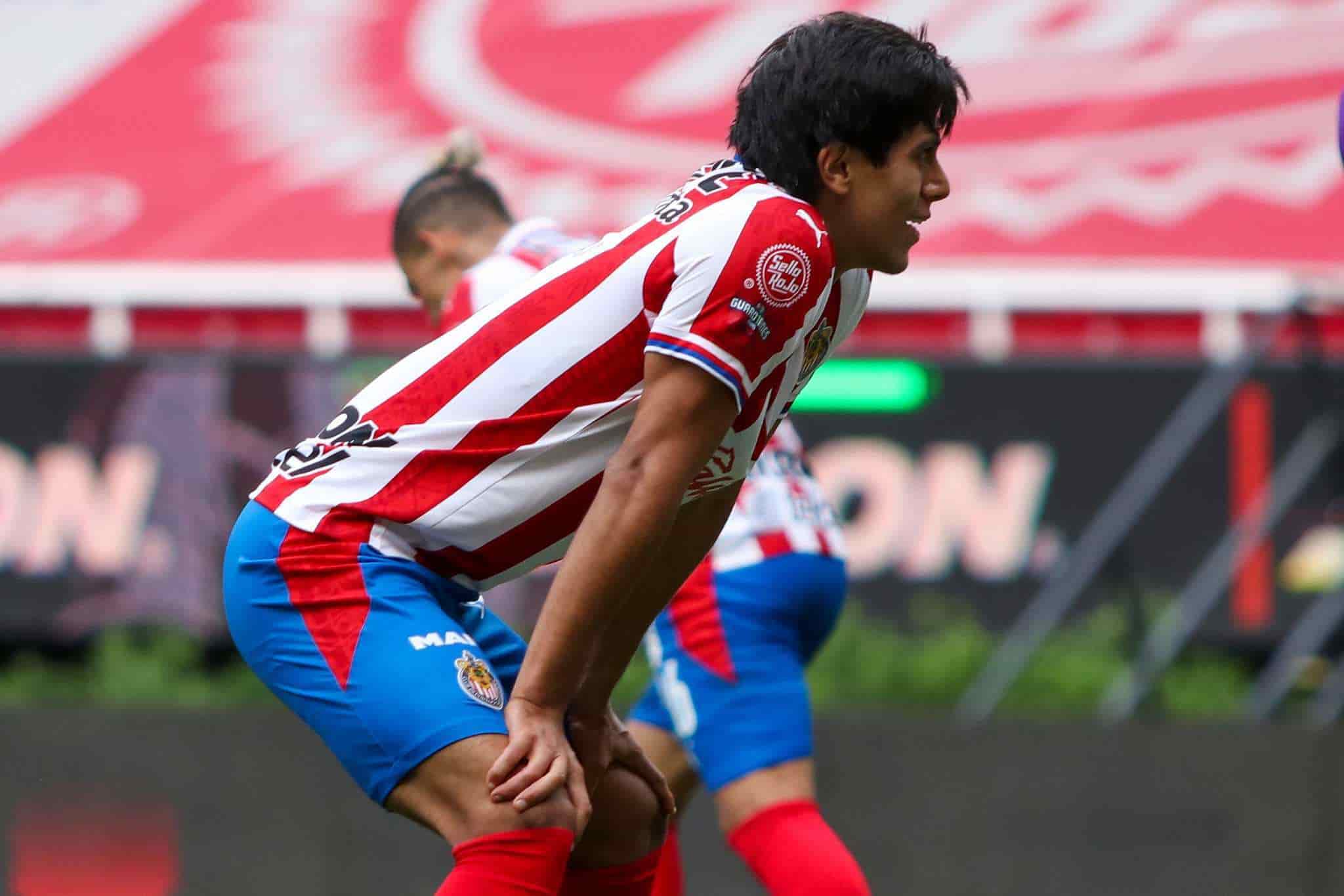 Chivas: descartan a José Juan Macías vs Pumas