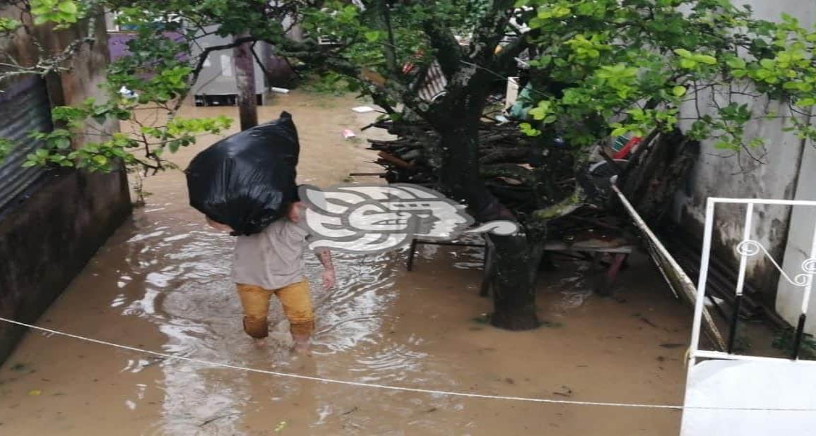 Habilitan albergue en Agua Dulce para damnificados de FF9