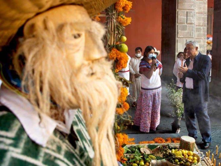 AMLO inaugura ofrenda homenaje a víctimas de COVID-19 en México