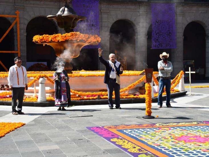 AMLO inaugura ofrenda homenaje a víctimas de COVID-19 en México