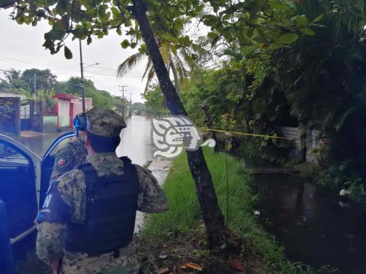 Encuentran un bebé sin vida en un canal de Coatzacoalcos