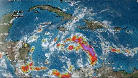 Eta se vuelve huracán y amenaza a Centroamérica