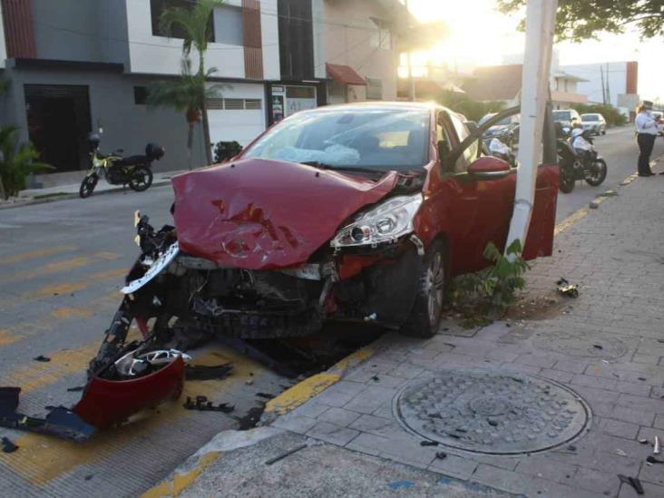 Por falta de precaución, impactan dos unidades en calles de Veracruz